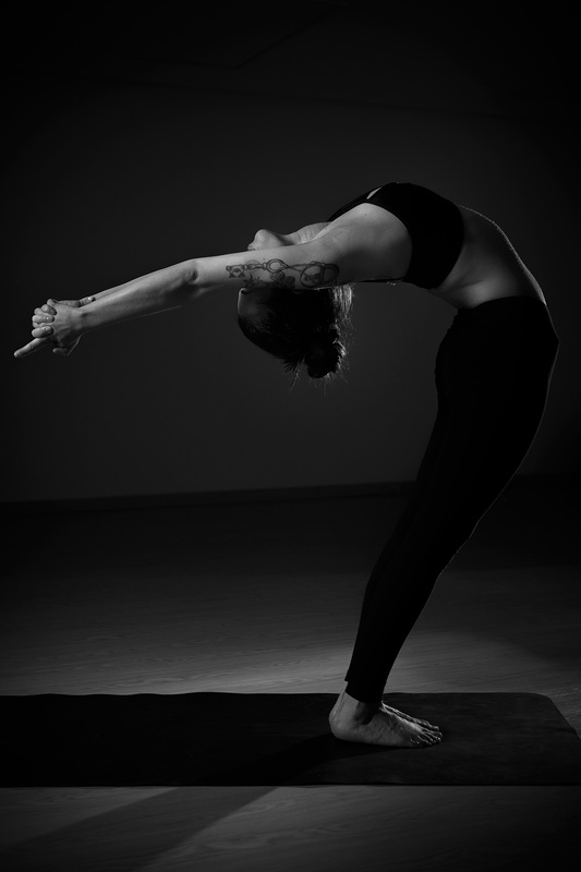 backbends, backwardbending pose, bikram yoga, standing series, evolation yoga bogota, yoga colombia, hot yoga